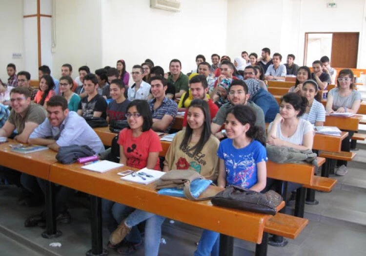 Ορίστε τι κατέστρεψαν οι…«έξυπνοι» πύραυλοι του Τραμπ που άνοιξαν μέχρι και πηγάδι